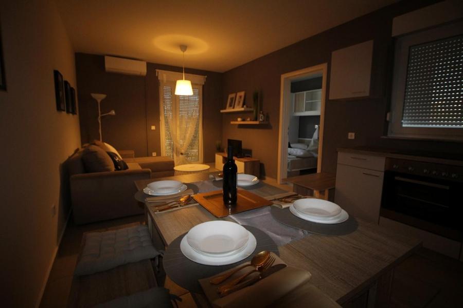 Apartments "Sun-Mauro" - Suitable For Groups Of People Novalja Exterior photo