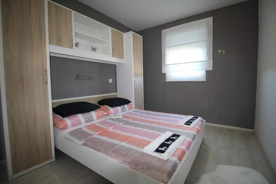 Apartments "Sun-Mauro" - Suitable For Groups Of People Novalja Exterior photo