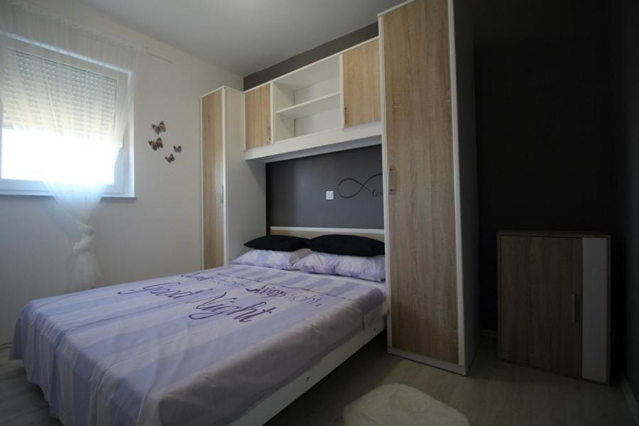 Apartments "Sun-Mauro" - Suitable For Groups Of People Novalja Exterior photo