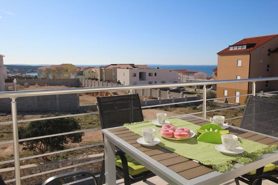 Apartments "Sun-Mauro" - Suitable For Groups Of People Novalja Exterior photo