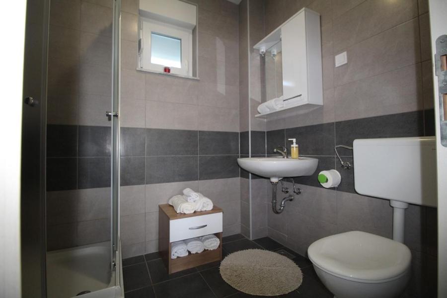 Apartments "Sun-Mauro" - Suitable For Groups Of People Novalja Exterior photo