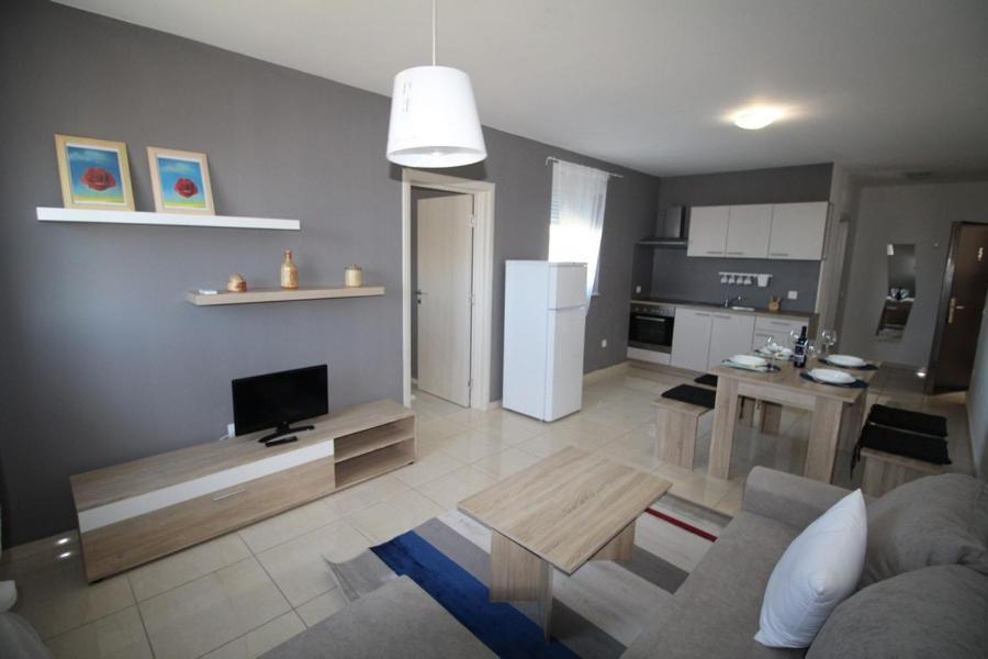 Apartments "Sun-Mauro" - Suitable For Groups Of People Novalja Exterior photo