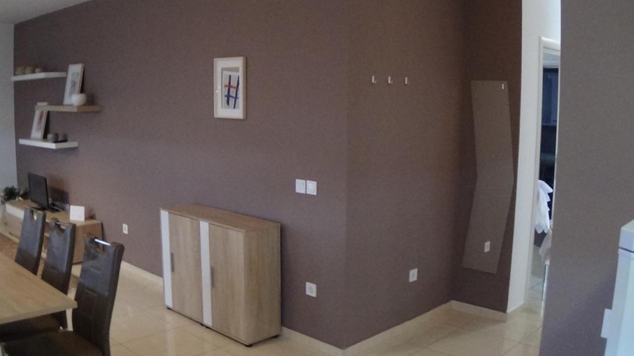Apartments "Sun-Mauro" - Suitable For Groups Of People Novalja Exterior photo