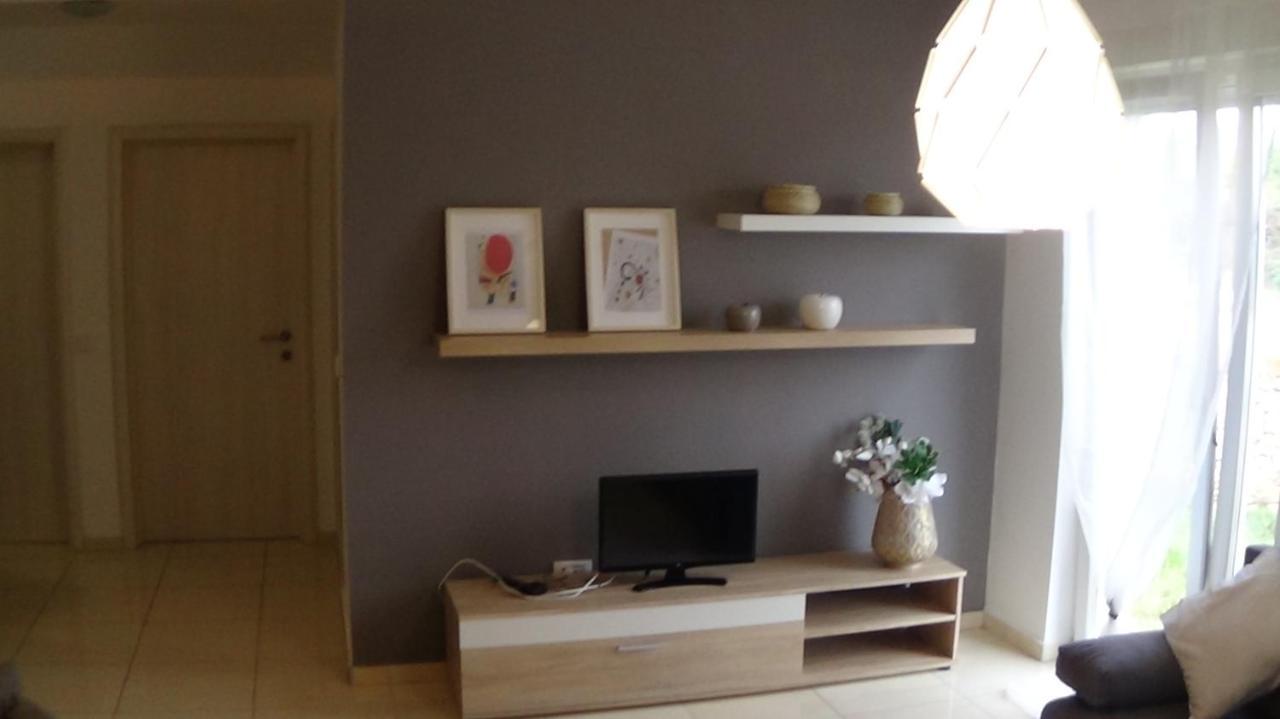 Apartments "Sun-Mauro" - Suitable For Groups Of People Novalja Exterior photo