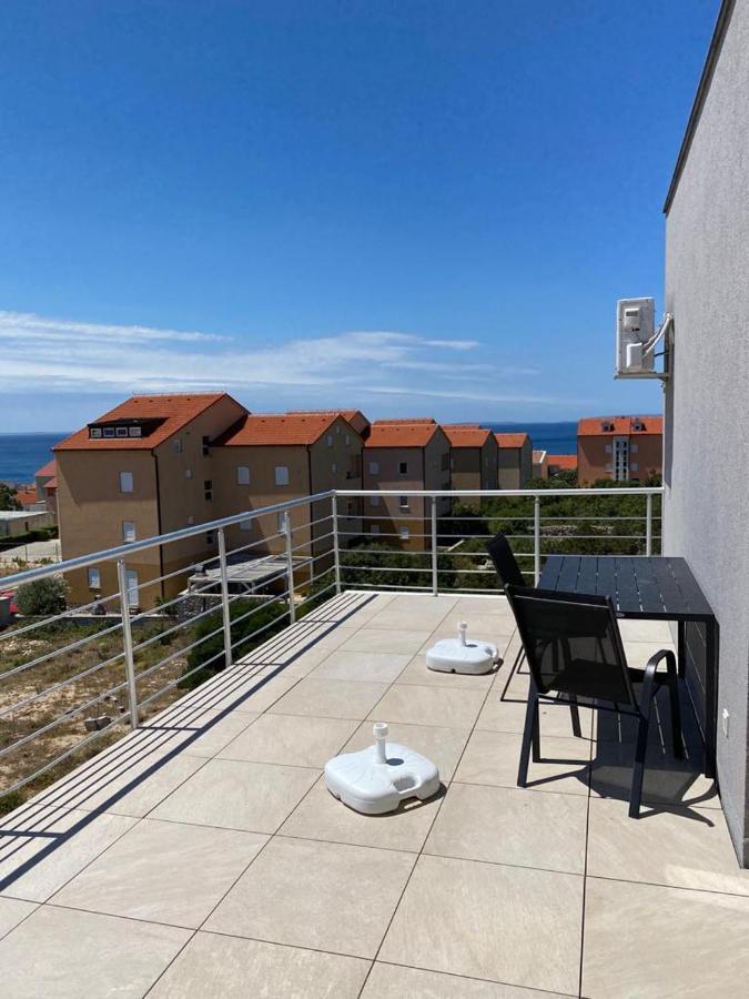 Apartments "Sun-Mauro" - Suitable For Groups Of People Novalja Exterior photo