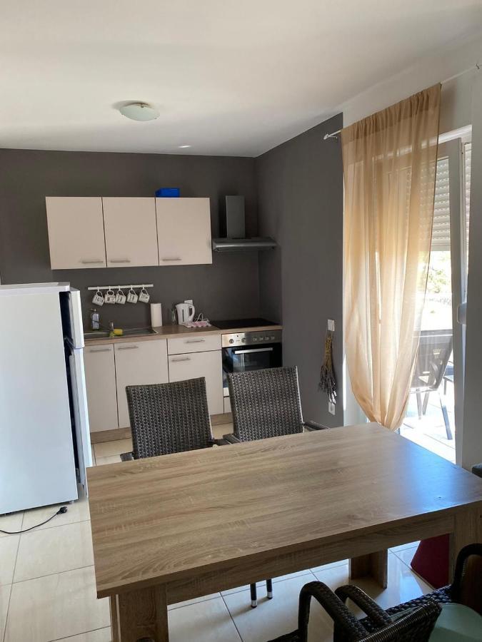 Apartments "Sun-Mauro" - Suitable For Groups Of People Novalja Exterior photo