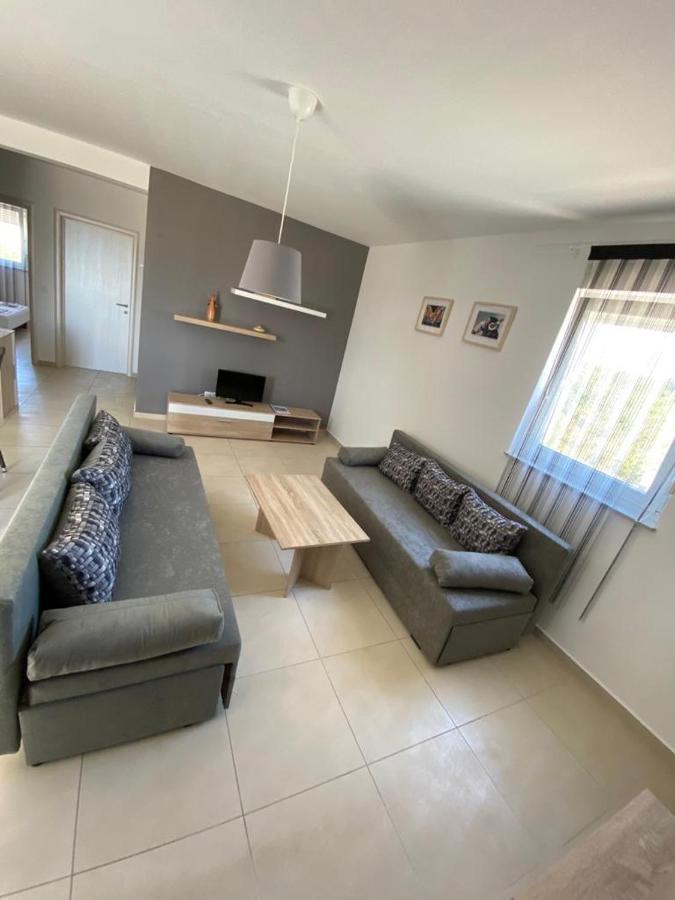 Apartments "Sun-Mauro" - Suitable For Groups Of People Novalja Exterior photo