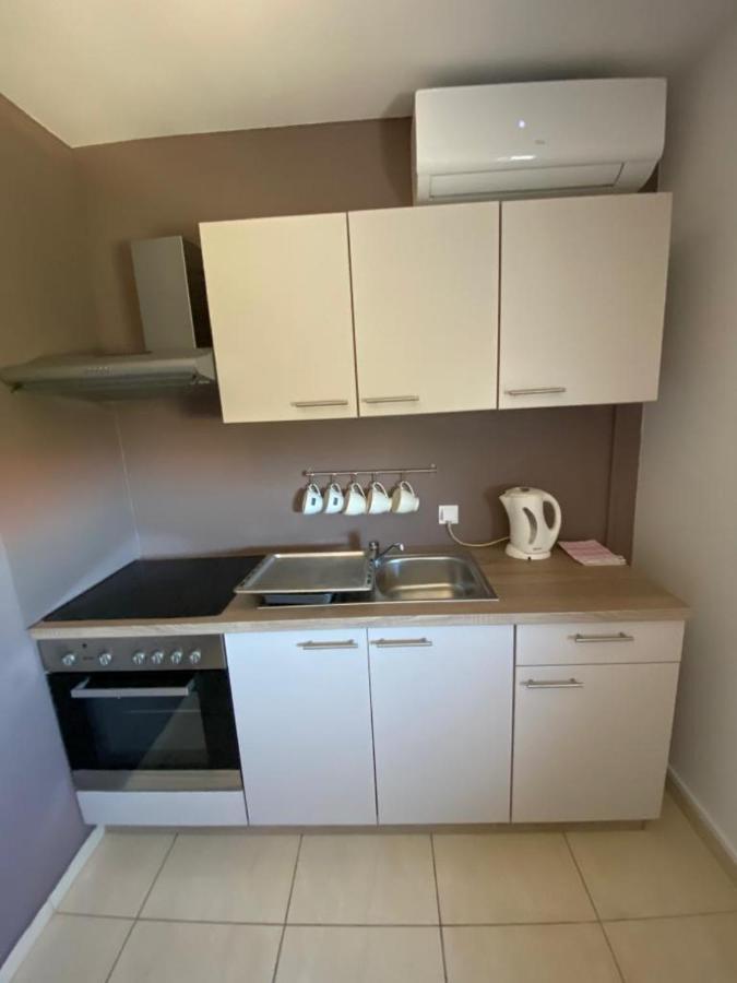 Apartments "Sun-Mauro" - Suitable For Groups Of People Novalja Exterior photo