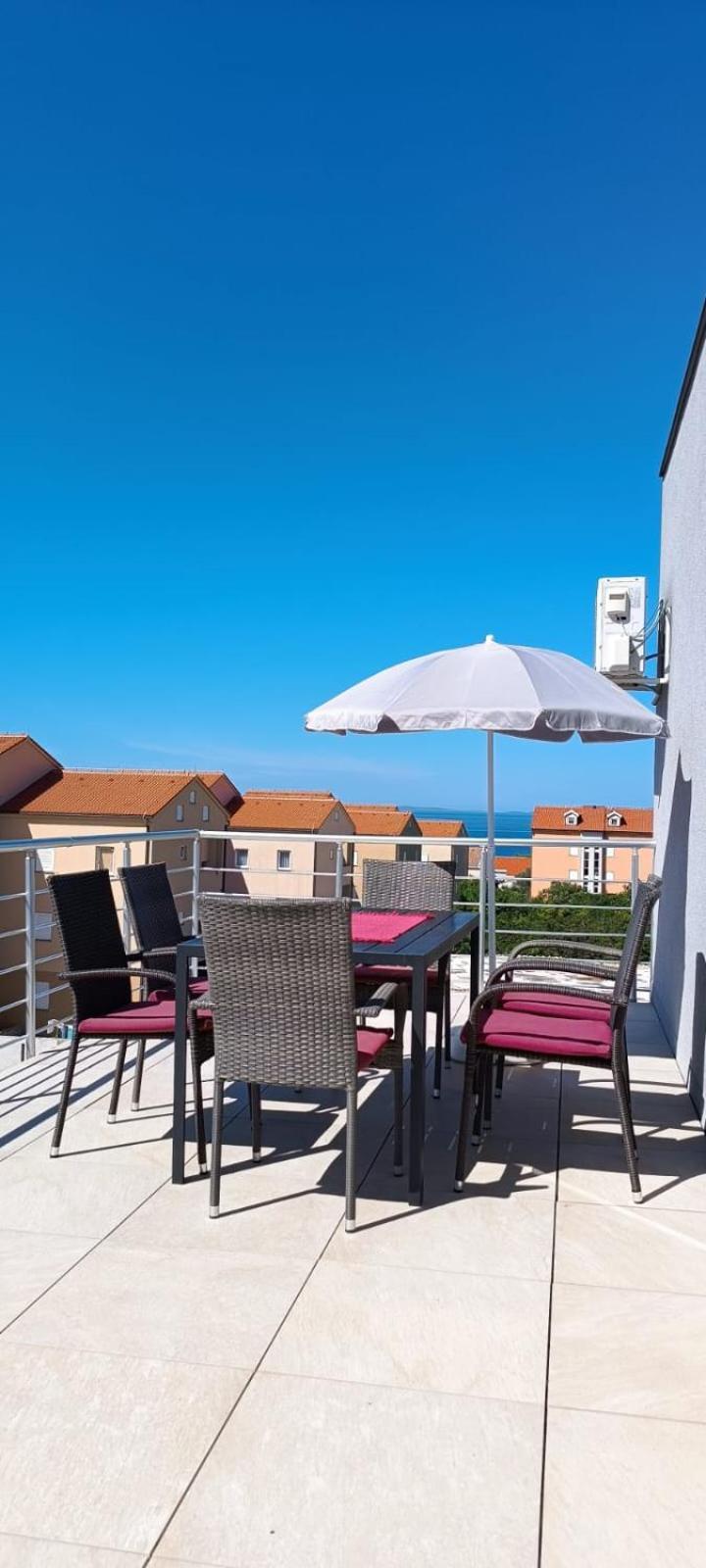 Apartments "Sun-Mauro" - Suitable For Groups Of People Novalja Exterior photo