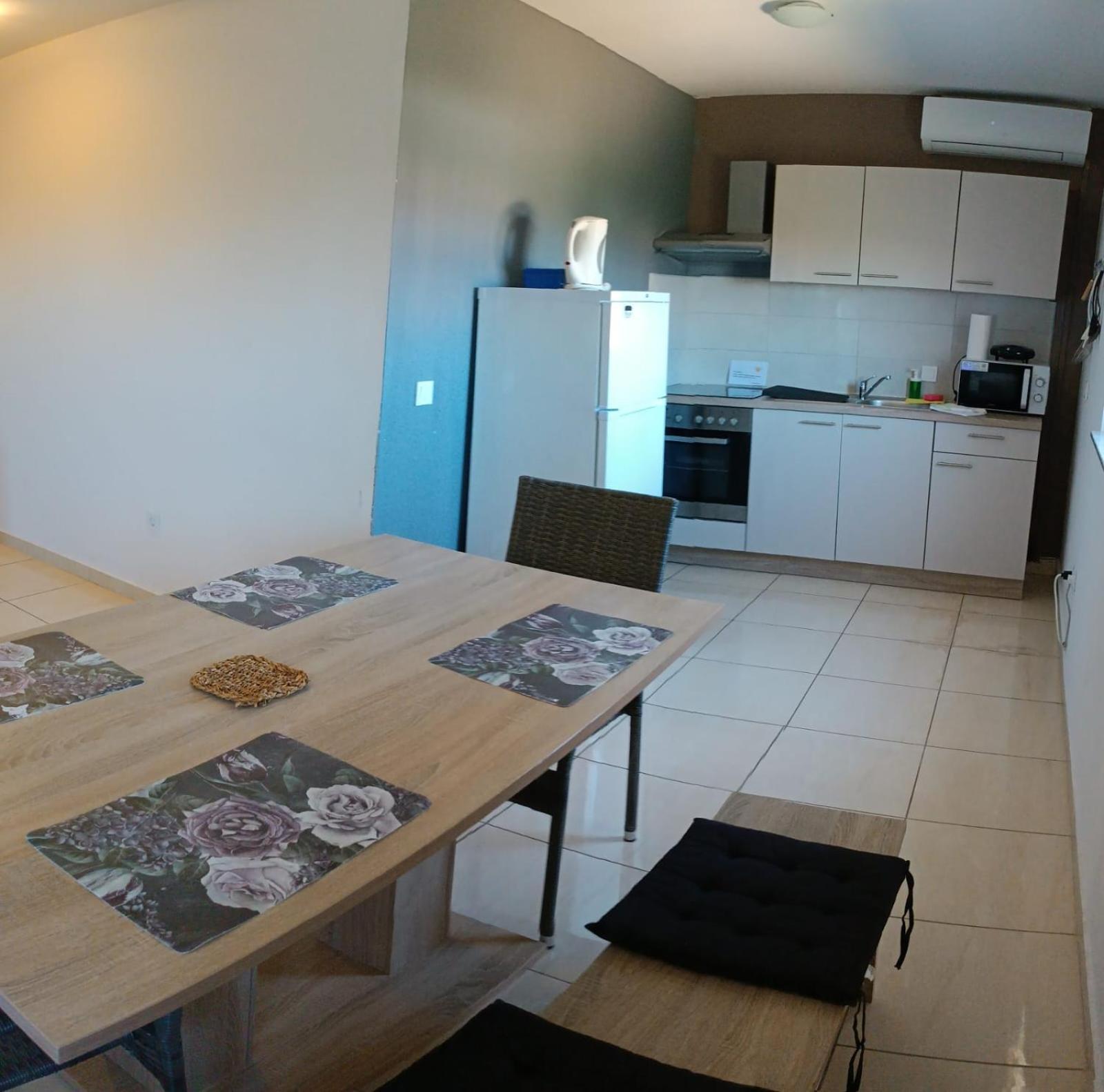 Apartments "Sun-Mauro" - Suitable For Groups Of People Novalja Exterior photo