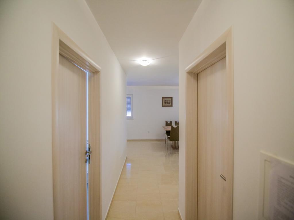 Apartments "Sun-Mauro" - Suitable For Groups Of People Novalja Exterior photo